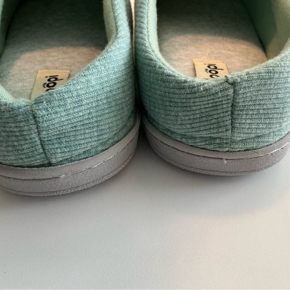 FLOOPI Slippers pale green, like new size 9.5-10 - Picture 8 of 8